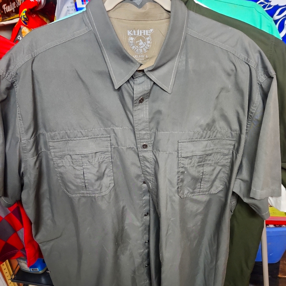Kukl short sheave button shirt.